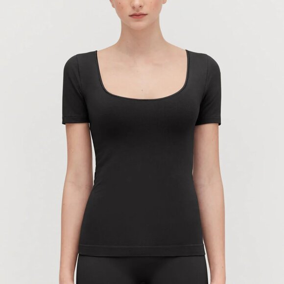 CUYANA Stretch Scoop Neck Tee in Black, Size XS - Picture 1 of 6